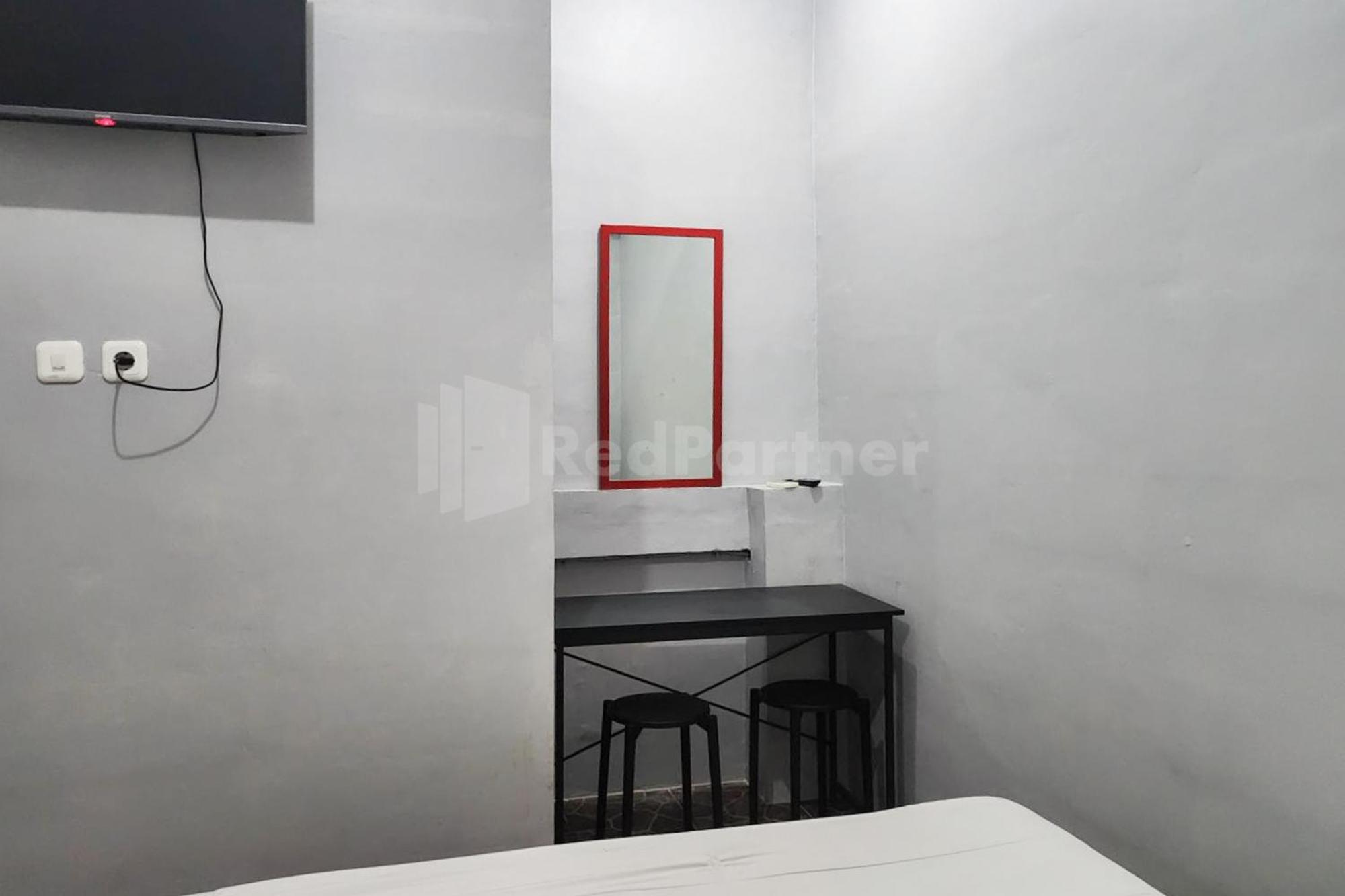 Puspita Homestay Mitra Reddoorz Bekasi Ngoại thất bức ảnh