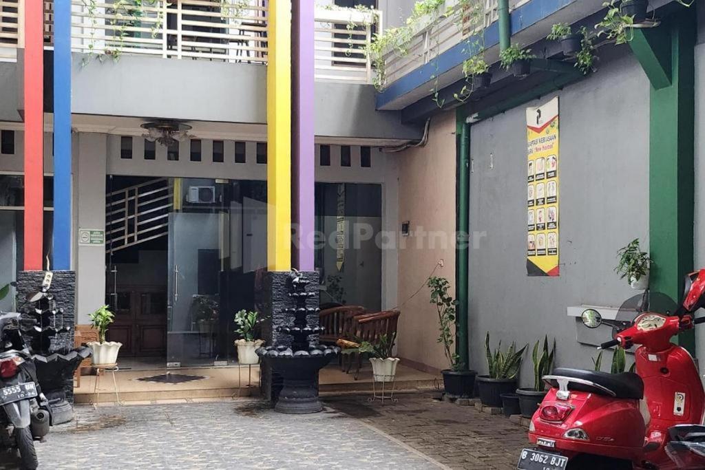 Puspita Homestay Mitra Reddoorz Bekasi Ngoại thất bức ảnh